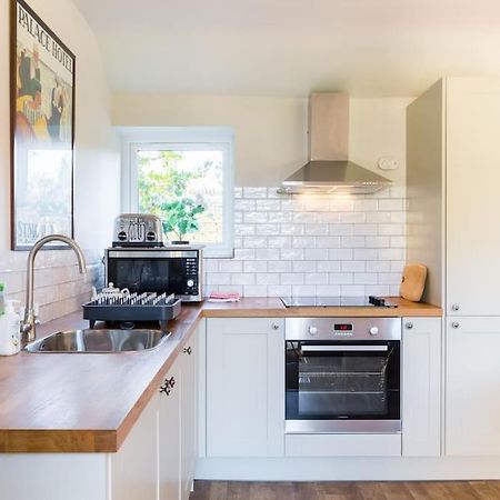 Charming Cottage Surrounded By Idyllic Garden In Peaceful Location In Central Charlbury Exterior foto