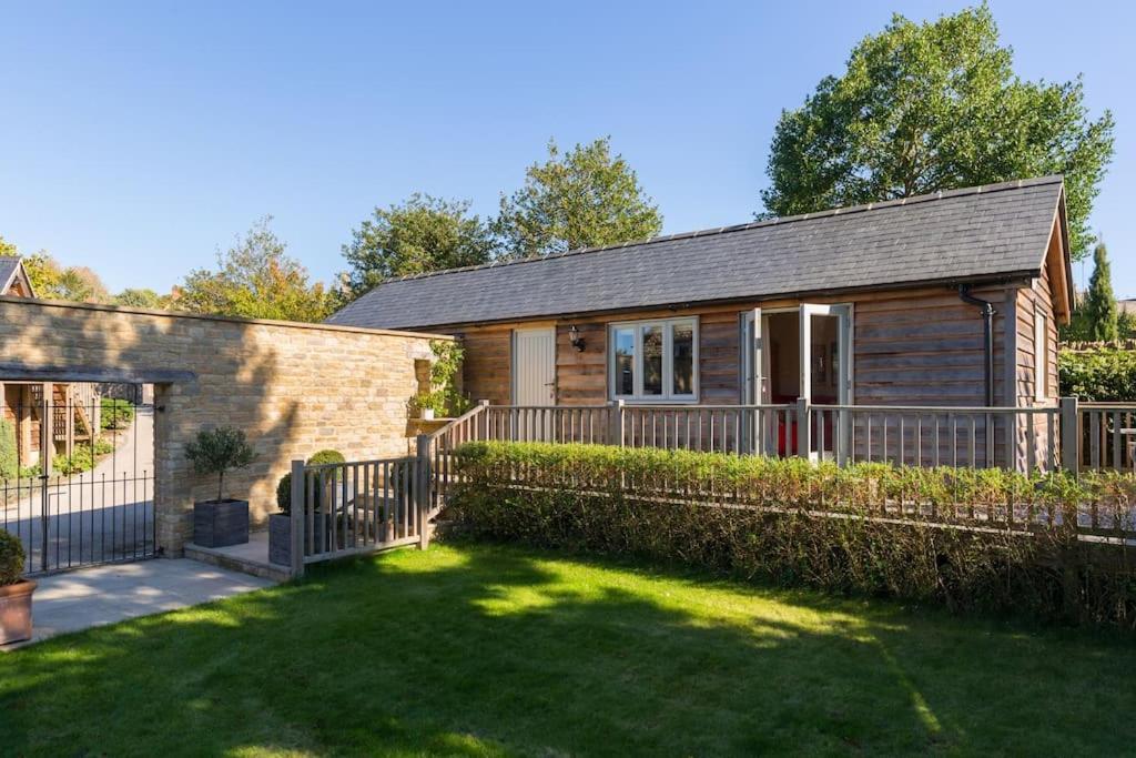 Charming Cottage Surrounded By Idyllic Garden In Peaceful Location In Central Charlbury Exterior foto